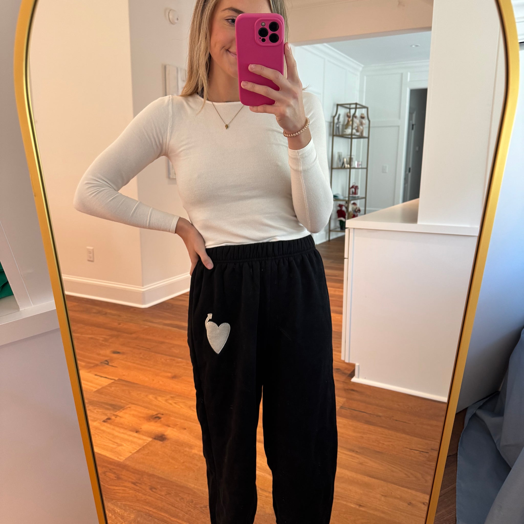 Sweatpants black with cream heart