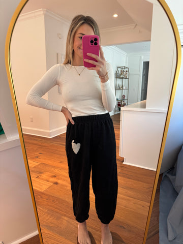 Sweatpants black with cream heart